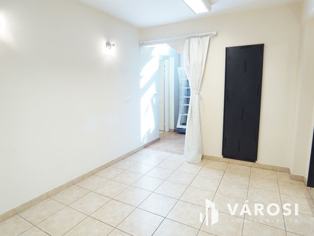 Szépségszalonban kiadó üzlethelység!