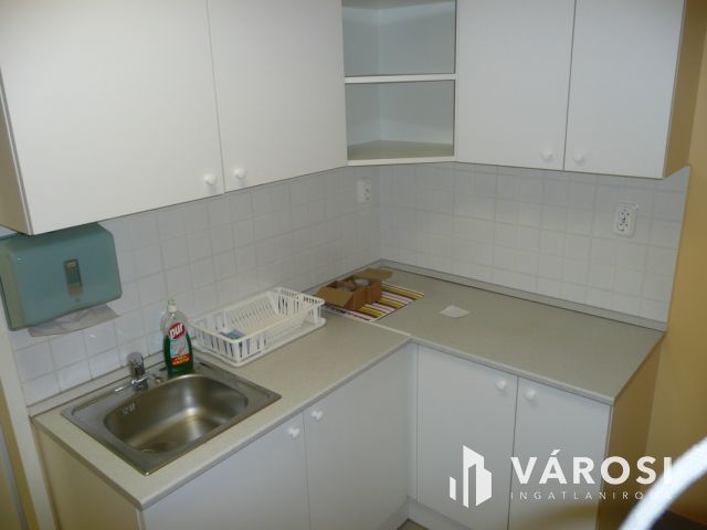 Újszerű, utcai bejáratos üzleth. a Honvéd Kórház közelében