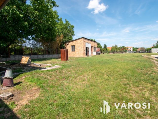 Győr-Szentivánon családi ház, dupla garázzsal