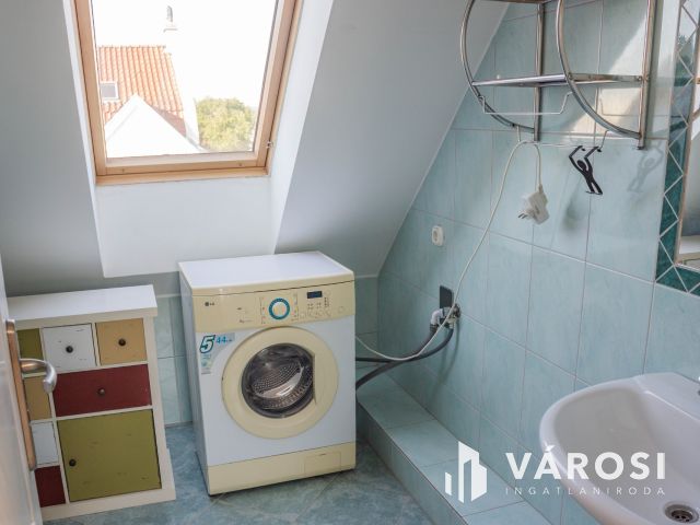 2 szoba + nappali, 2 fürdővel a TIK-hez közel