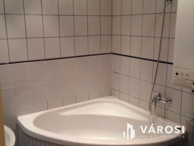 Jó állapotú 74nm-es lakás, Szombathely belvárosában